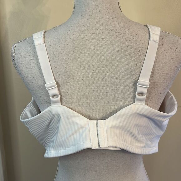 NWT Playtex Secrets Wirefree Bra - Picture 5 of 6